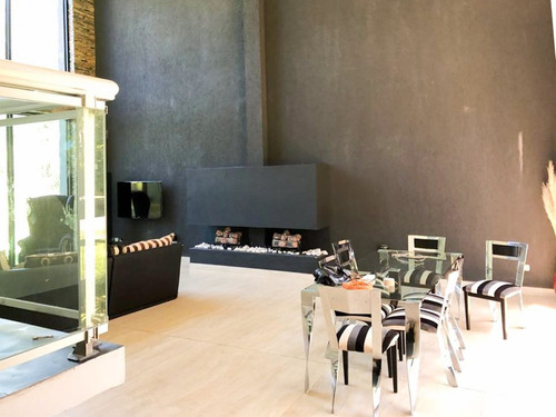 Imagen 3 de 16 de Venta De Casa En Dos Plantas, El Lauquen Canning