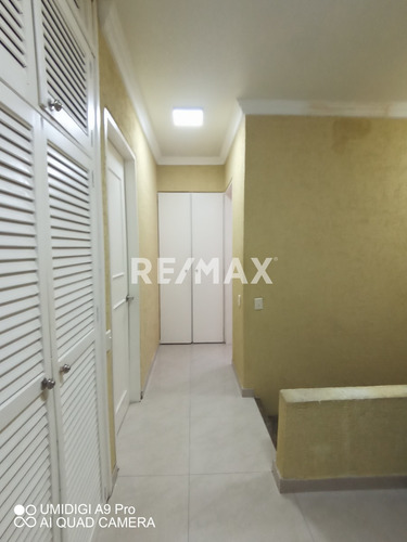 Imagen 10 de 13 de Se Vende Hermoso Apartamento Conj. Res. Coral Plaza Av. Americo Vespucio Vilmar Salazar 0426-583.17.60