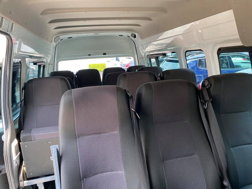 Imagen 3 de 5 de Nissan Urvan 2017