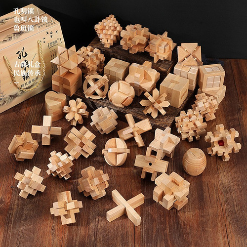 Juego De Nueve Piezas De Madera De Haya, Un Juego Normal: Be