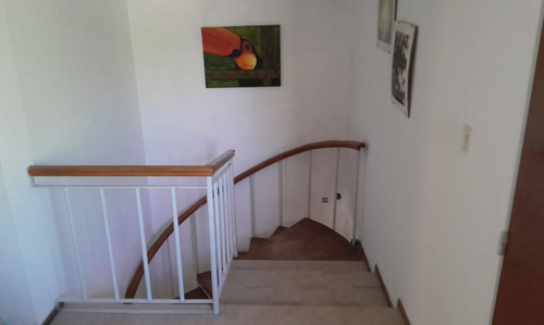 Casa En Venta Dos Pisos, 4 Dorm. Sexta Sección