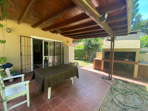 Casa Con 3 Habitaciones Y 2 Baños