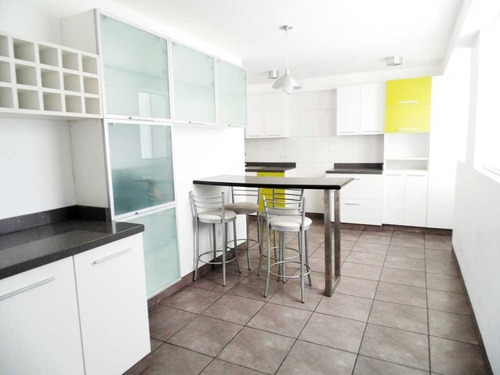 Imagen 16 de 26 de Venta De Hermoso Y Amplio Dpto. Duplex C/estac. En Urb. Vista Alegre Surco