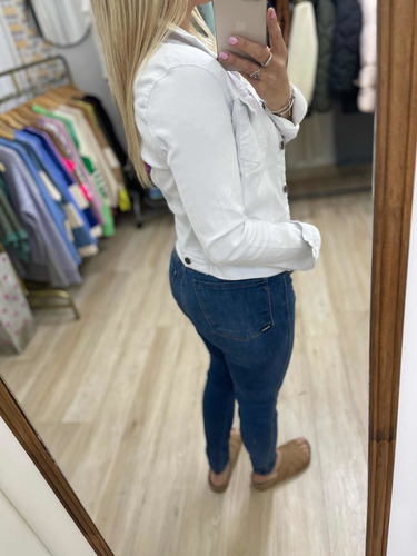 Imagen 8 de 10 de Campera De Jean Blanca Negra Rosa Verde Mujer The Big Shop