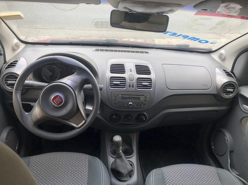 Imagem 6 de 8 de Fiat Grand Siena Essence 1.6 2013