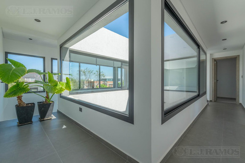 Impecable Casa Con Hermosa Vista A Laguna En Canton Norte - Escobar - Pg