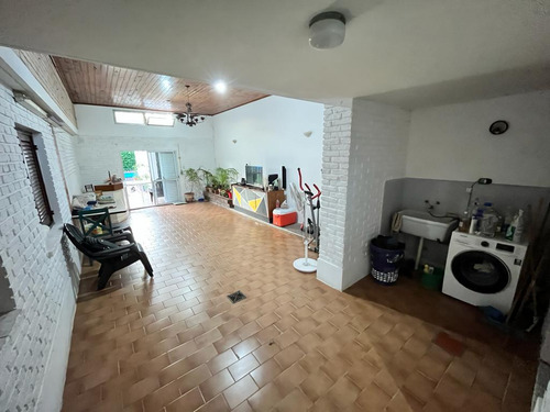 Venta- Casa- Santa Fe - Capital -4 Dormitorios Pileta - Maria Selva