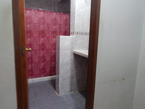 Imagen 10 de 13 de Casa Multifamiliar, Con Opcion A Local Comercial