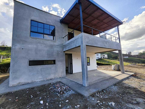 Cabaña Con Escrituras Al 100 % En Obra Gris En Marinilla