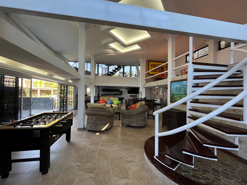 Estupenda Casa Moderna E Impecable En Colinas De La Lagunita