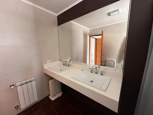 Casa En Venta 5 Ambientes Con Cochera, Pileta, Galeria