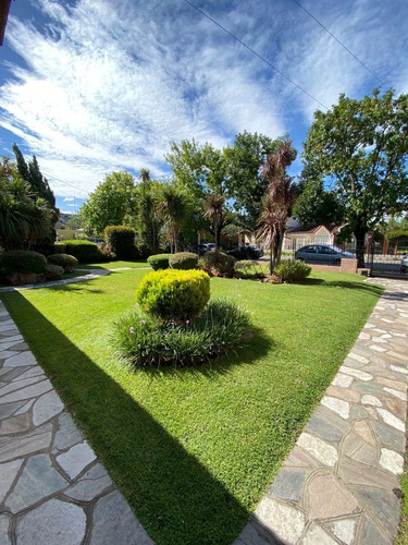 Imagen 20 de 20 de Chalet 5 Ambientes Con Espectacular Parque En Ezeiza