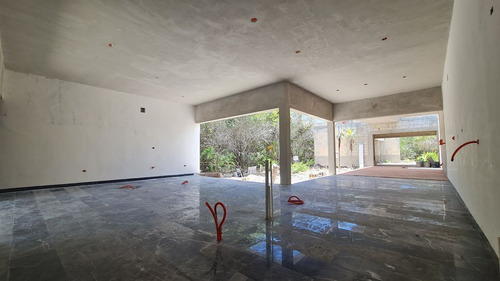Venta Residencia En La Playa De Sisal, Via Costela