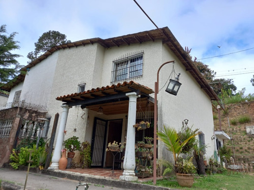 Casa Quinta En Urbanización Privada  Villa Trinidad En San Pedro , Excelente Zona , Los Teques