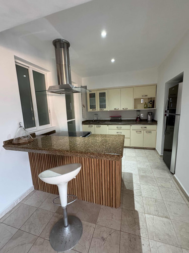 Gran Vista/3 Rec. Con Baño/construcción Sólida