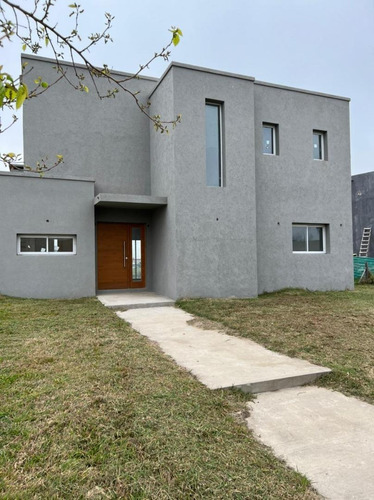 Imagen 2 de 26 de Hermosa Casa En Venta En El Barrio El Cantón