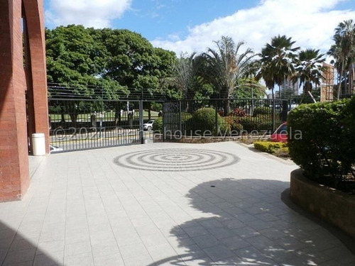 Juan Carlos González. Renta House Carabobo Alquila Oficina Comercial Cc Torre Movilnet Urb. Kerdell Valencia Mls #24-14068 Rah/jcg.