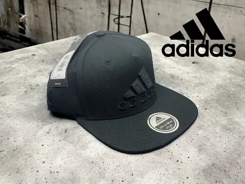 Gorras adidas sales negras planas