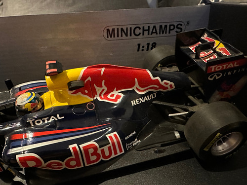 F1 Red Bull S Vettel Campeon 2011 Minichamps 1:18 Rb7 Azul (Usado)