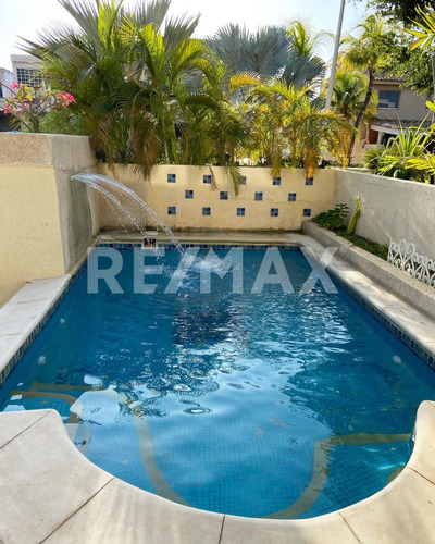 Re/max Líder Vende Excelente Casa Bote C De 2 Niveles. Roger Mongua 