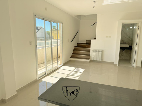 Venta De Departamento Tipo Duplex De 2 Ambientes En Pozo En Adrogué