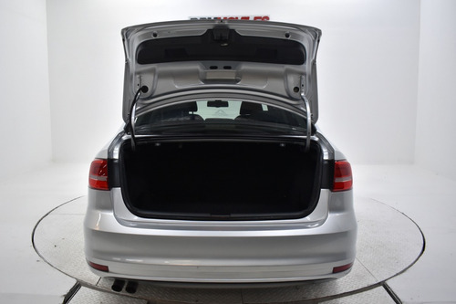 Imagen 11 de 13 de Volkswagen Vento Luxury 2.5 Manual 2015 Rpm Moviles