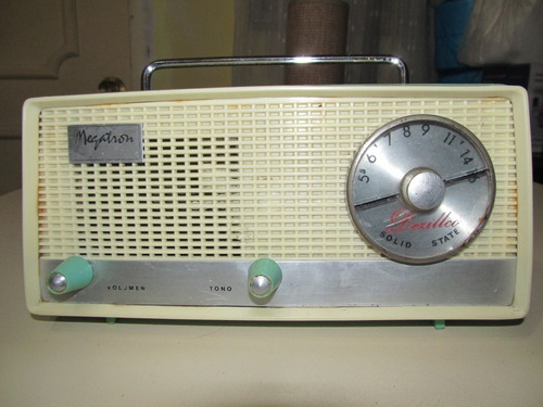 Radio Transistor Megatron Dezillco. Con Detalles Estéticos