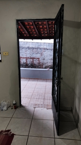 A Casa Tem 2 Quarto , 1 Banheiro