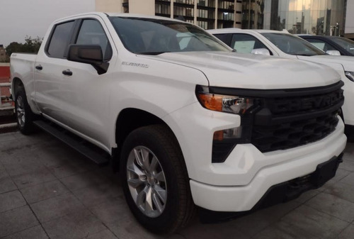 Chevrolet Silverado 5.3 V8 Custom Doble Cabina 4X4 At