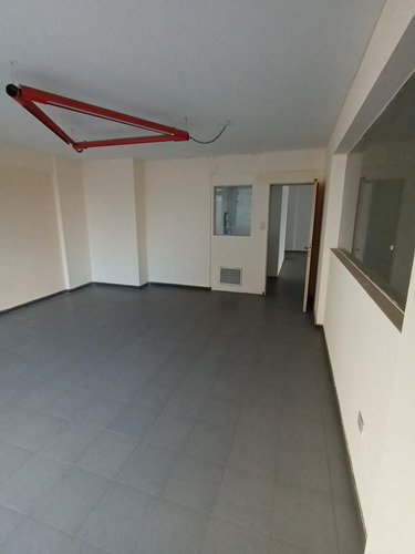Gran Local En Venta Barrio Centro Sobre Av Gral Paz Esq. Rioja - 25 Mts De Doble Vidriera, Recibo Menor