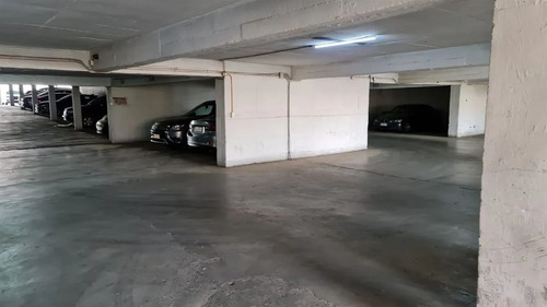 Estacionamiento Sto Domingo 1141, Incluye Gasto Común