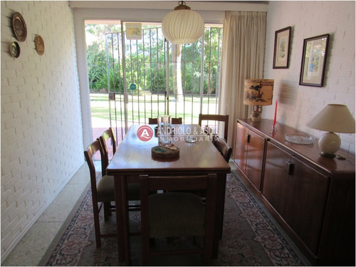 Chalet Típico De Punta Del Este, A 4 Cuadras De Playa Mansa- Ref: 6448