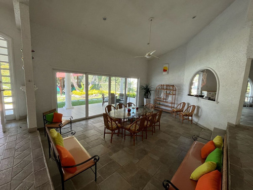 Venta De Casa En Cuernavaca, Col. 3 De Mayo, 2400 Mts
