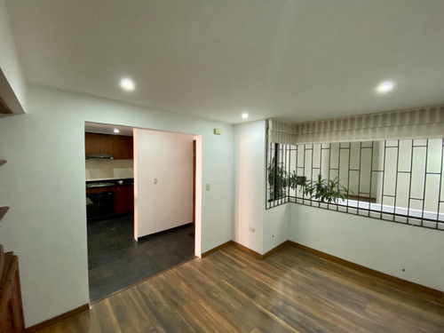 Vendo Apartamento Bogotá, 84m2. Santa Barbara Central, Unicentro. 1 Habitación, 2 Baños. Piso 3 Con 1 Cupo De Parqueadero