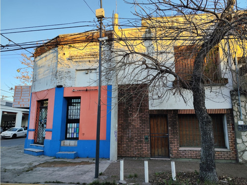 Casa Con Local Centrico Esquina