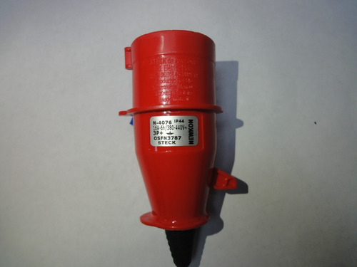 Enchufe Industrial 3 Polos Mas Tierra 16amp 415v Cekon