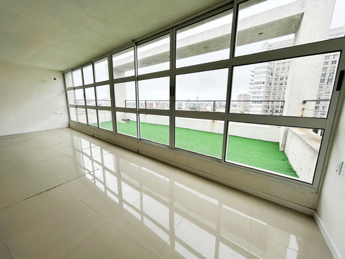 Imagen 3 de 7 de Alquiler - Oficina En 2 Plantas, 180 M2 Frente Al Clínicas - Av. Italia Y Brito Foresti
