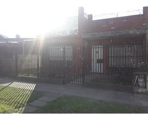 Imagen 1 de 7 de Casa Americana De 3 Ambientes En Venta - Rafael Castillo