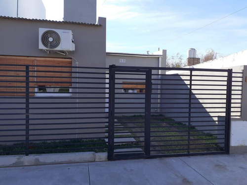 Imagen 3 de 11 de Depto De Un Dormitorio, Casi A Estrenar. Buen Barrio, Cochera, Jardín Y Todos Los Servicios!