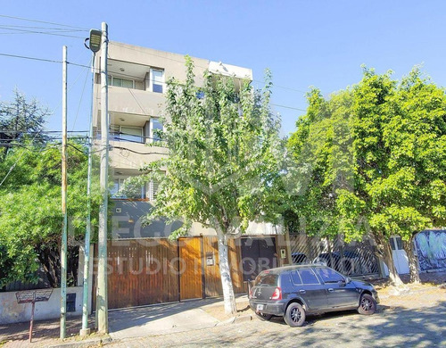 Venta Departamento Dos Ambientes Con Cochera En Banfield.