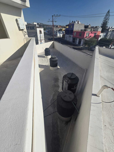 Casa En Venta Con 4 Locales Comerciales