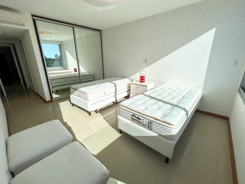 Imagen 17 de 27 de Apartamento En Venta De 3 Dormitorios En Playa Brava (ref: Lij-18)