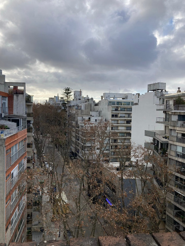 Penthouse Con Parrillero En Pocitos A 1 Cuadra De Rambla