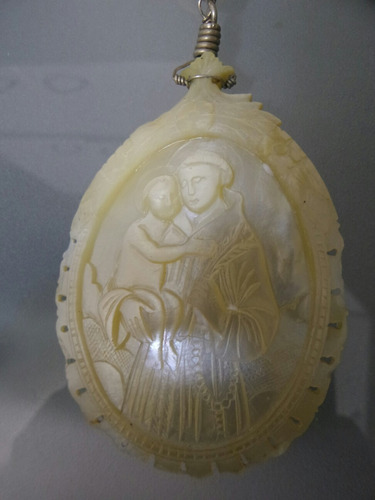 Medalha Com Colar Em Madreperola Com Sao Jose E Menino Jesus