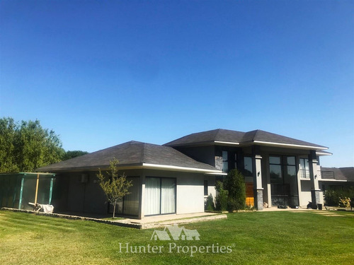 Casa En Venta En Oferta De 5d 5b De 579 M2 En Unihue Talca