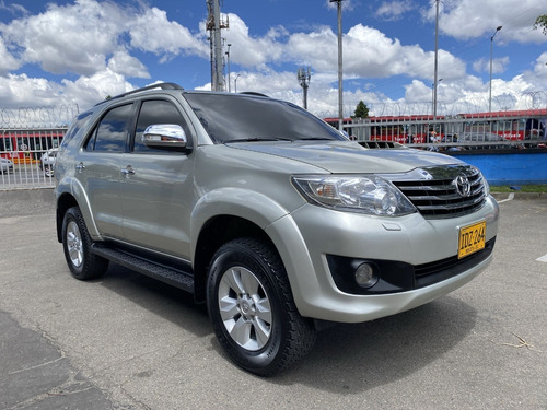 Imagen 2 de 25 de Toyota Fortuner Sr5 2015