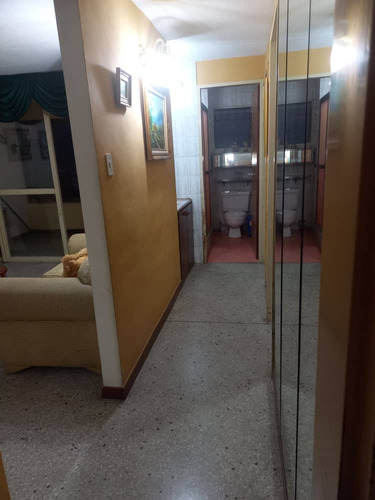 Apartamento En Venta En Los Teques Urbanizacion Simon Bolivar Wm