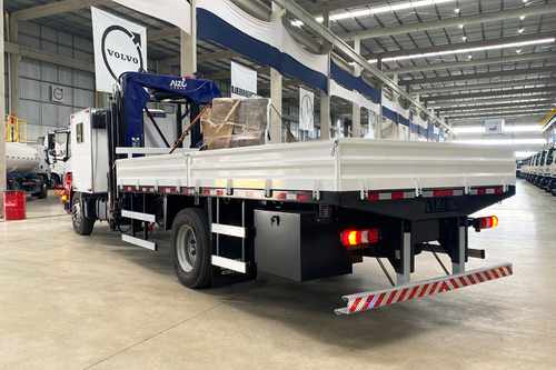 Caminhão Mb Atego 1719 4x2 25/25 Cabine Suplementar