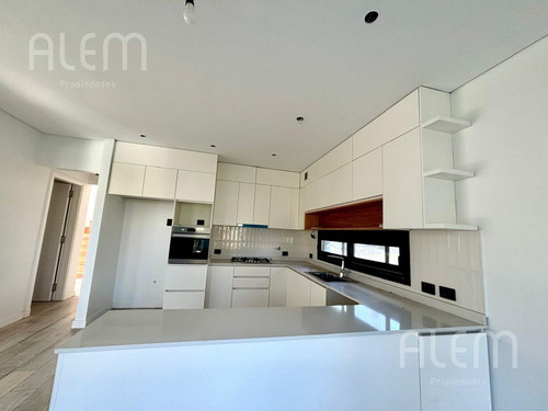 Casa De 4 Dormitorios En Venta - St Thomas Este - Canning (e. Echeverria)