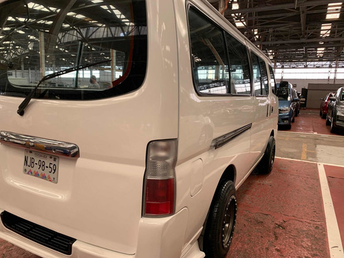 Imagen 4 de 12 de Nissan Urvan Pasajeros Std 5 Vel Ac 2012